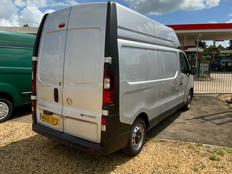 VAUXHALL VIVARO