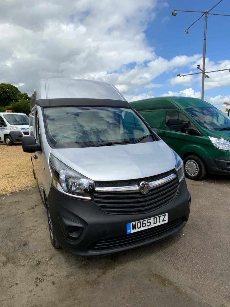 VAUXHALL VIVARO