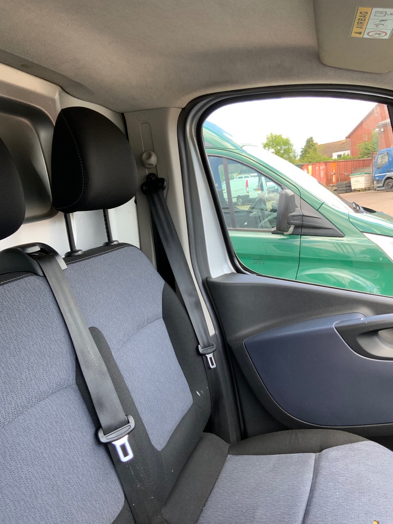 VAUXHALL VIVARO