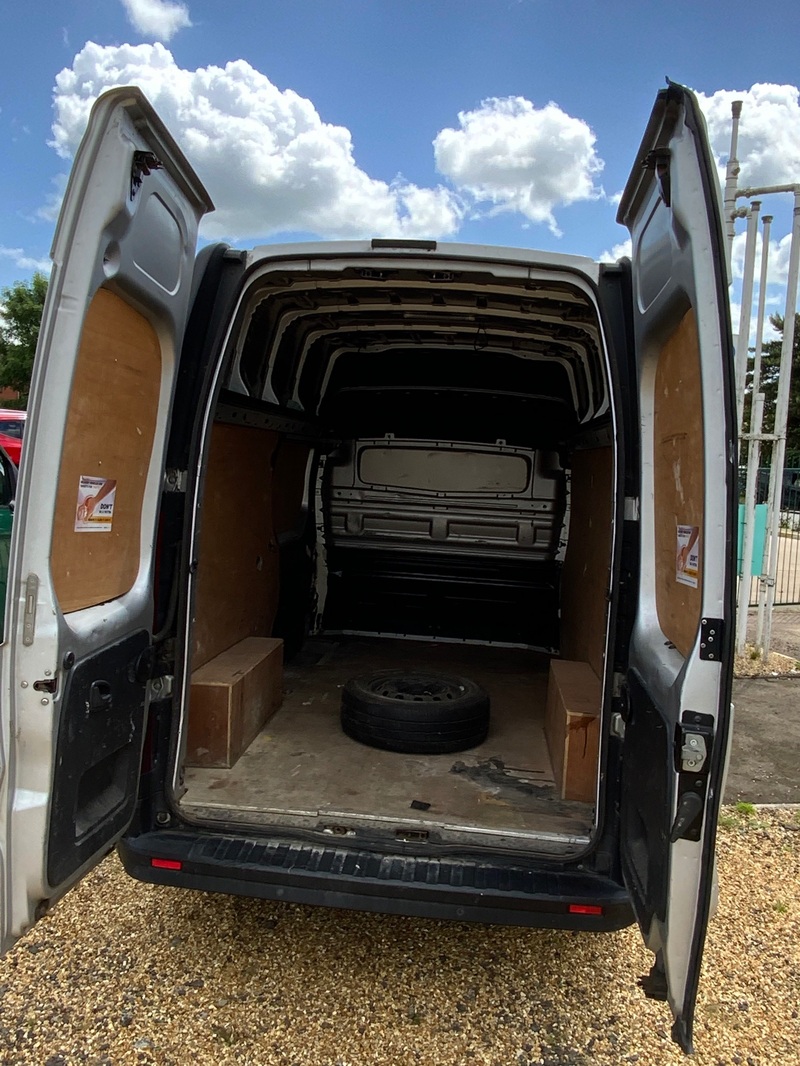 VAUXHALL VIVARO