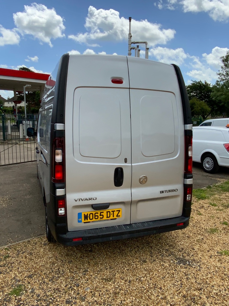 VAUXHALL VIVARO