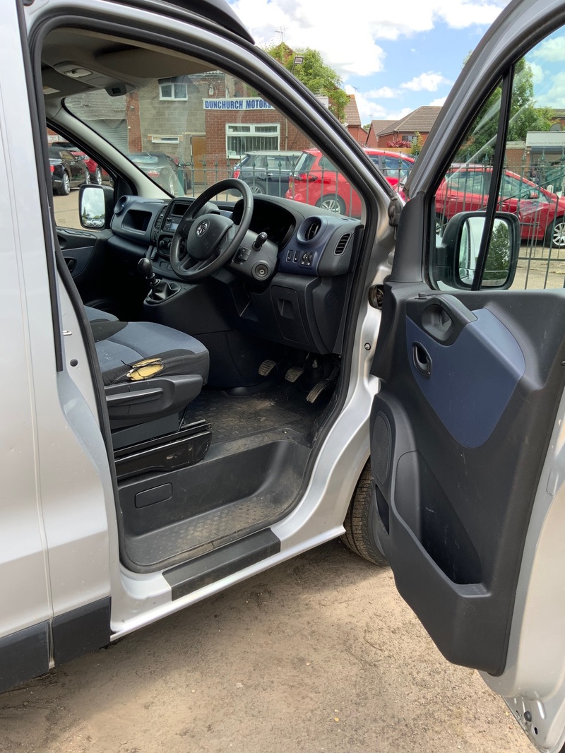 VAUXHALL VIVARO