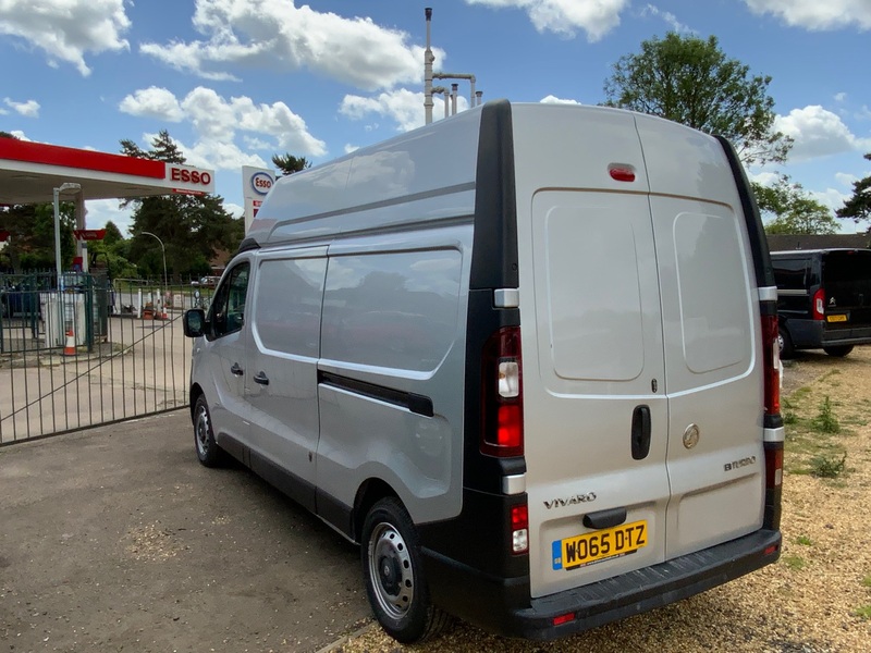 VAUXHALL VIVARO